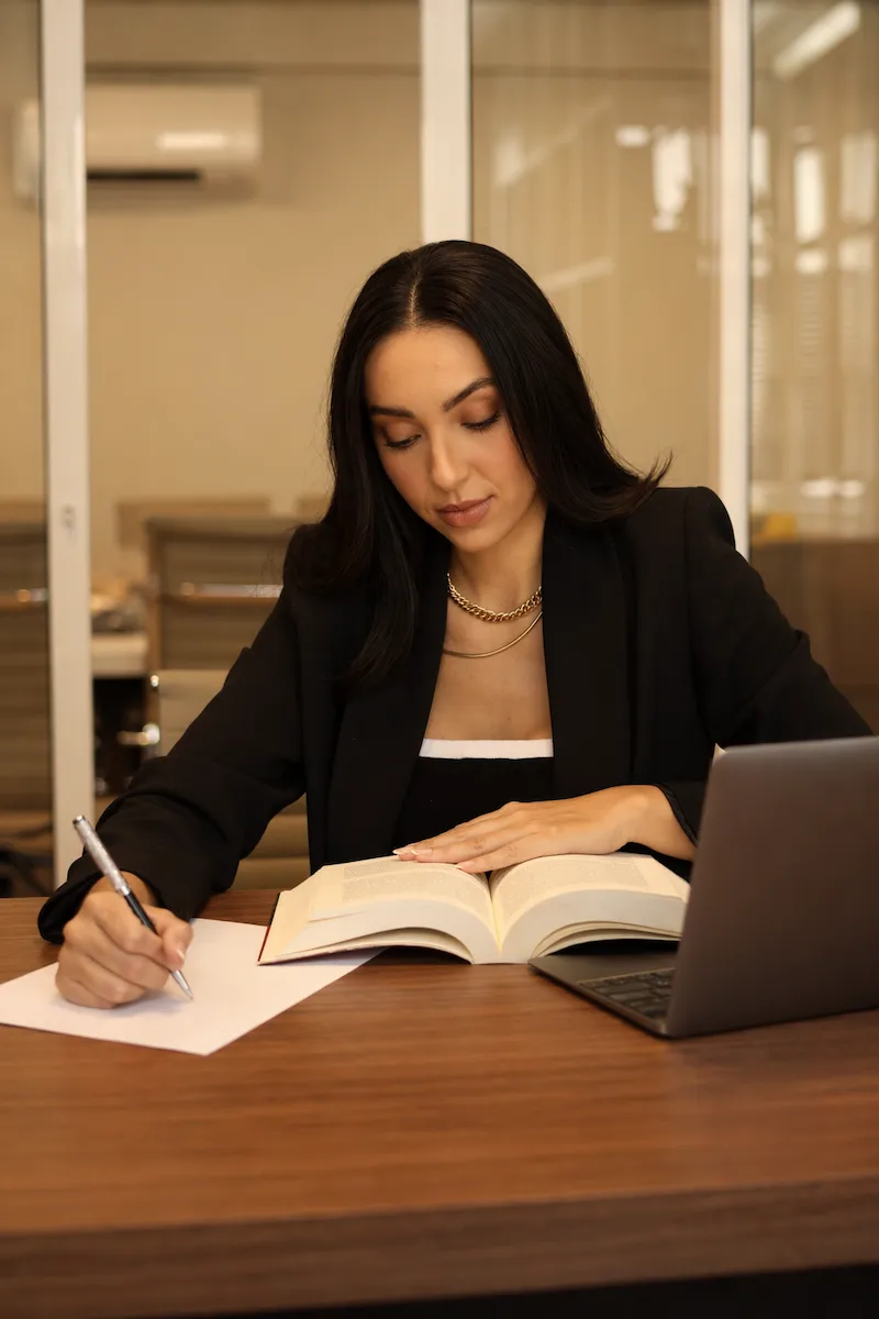 Amanda Souza Batista — Advogada especialista em Direito Penal e Famílias